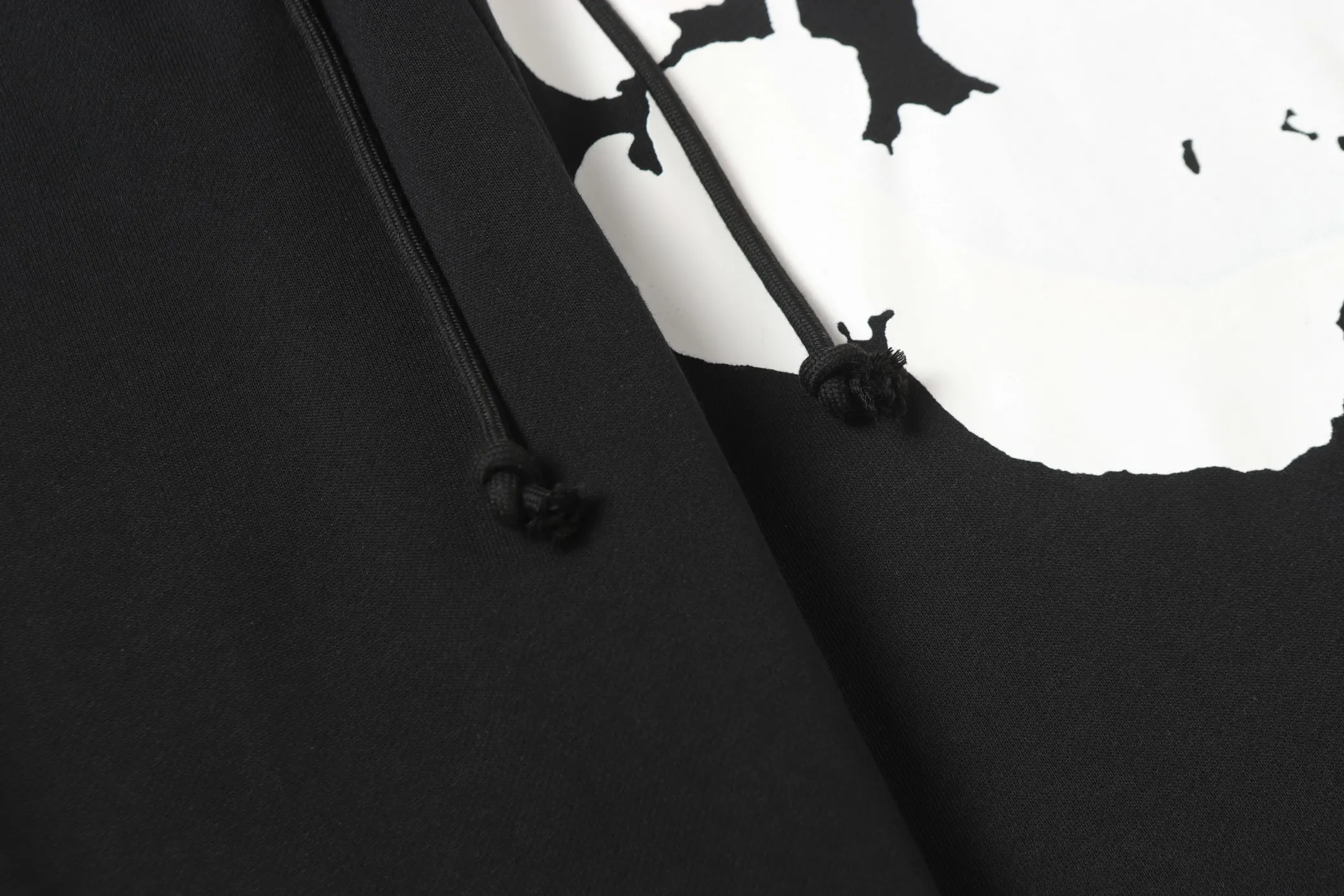 8002# DENIM TEARS Kapok European and American trendy brand high-quality printed hooded sweatshirt set. Terry fabric weighs 380 grams. Threads are customized and dyed in the same color. Color Black Gray Purple Size S-XL